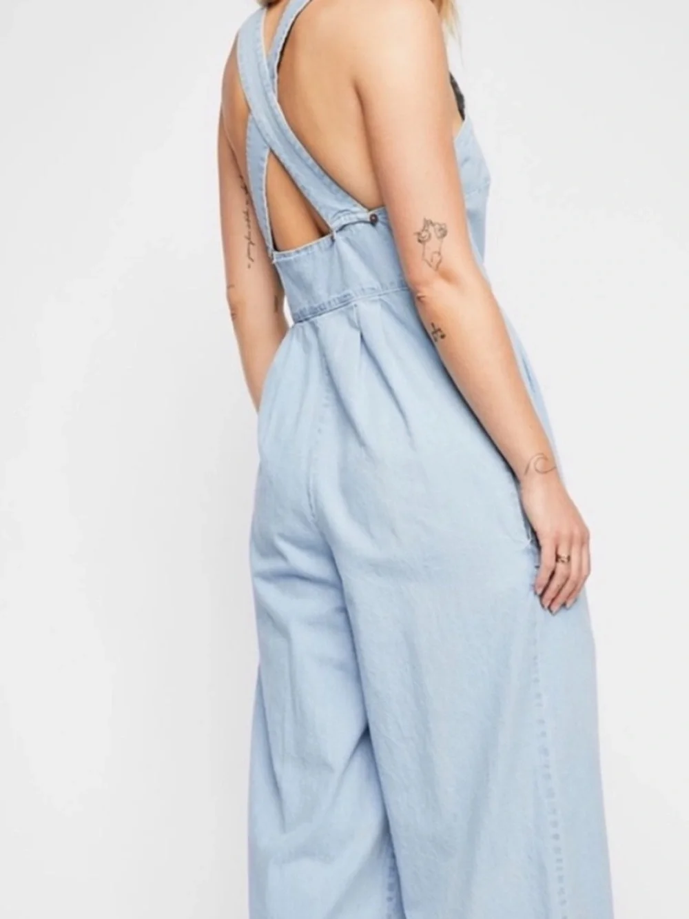 Free People Fara Jumpsuit in a light denim chambray wash size 2